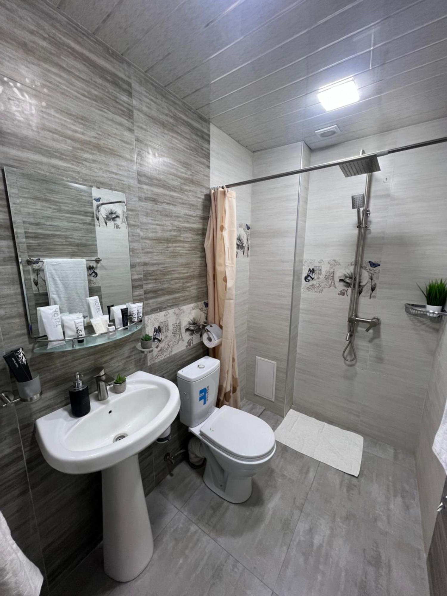 Cosy Apartment With Good Location Self Check In Erivan Exterior foto