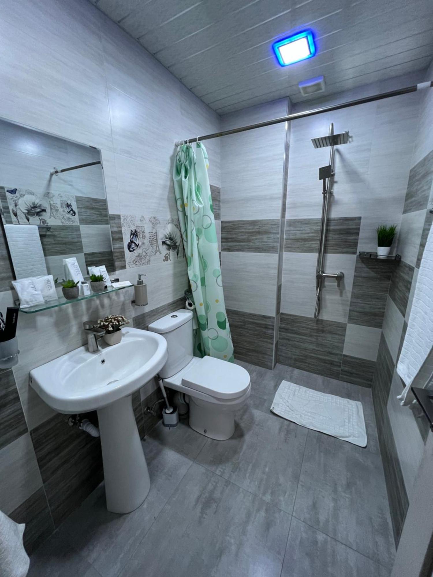 Cosy Apartment With Good Location Self Check In Erivan Exterior foto