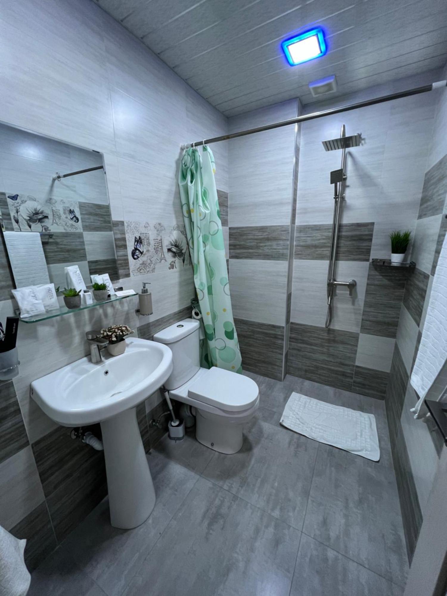 Cosy Apartment With Good Location Self Check In Erivan Exterior foto